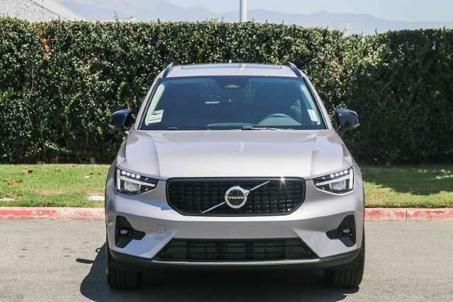 New 2026 Volvo XC40 B5 Ultra SUV