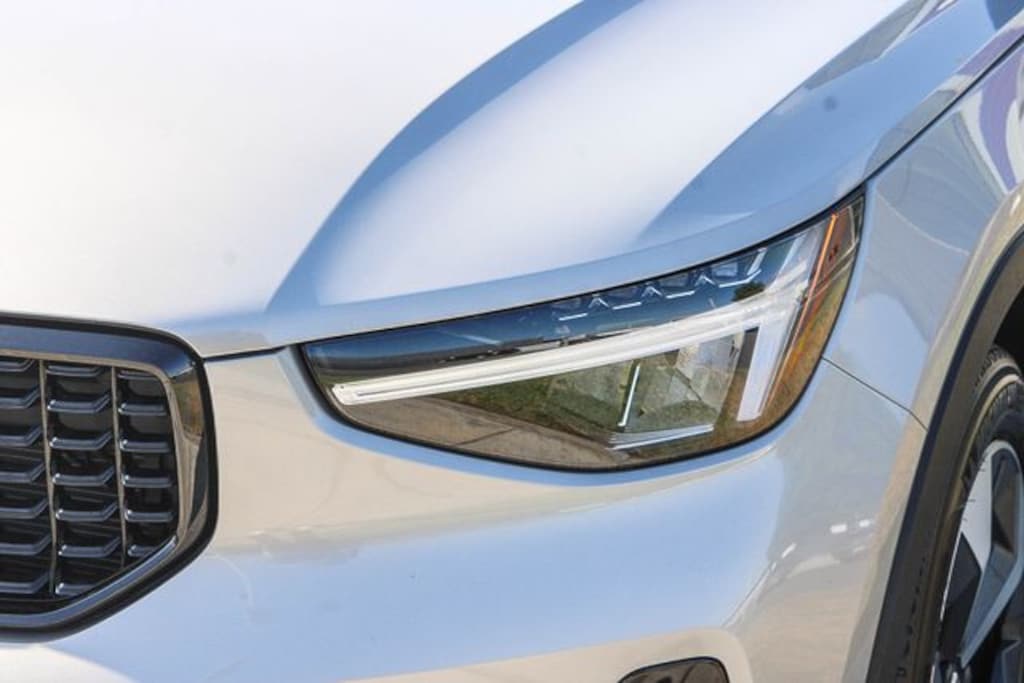 Certified 2024 Volvo XC40 B5 Core SUV