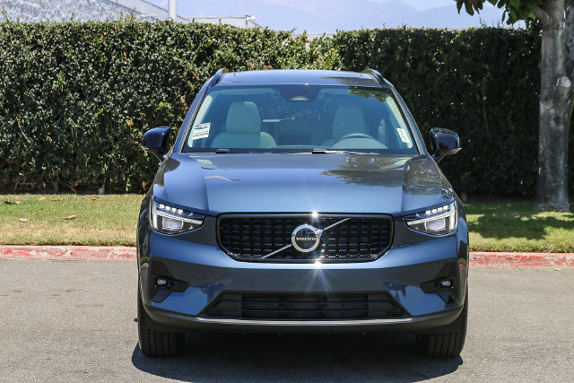 New 2026 Volvo XC40 B5 Plus SUV