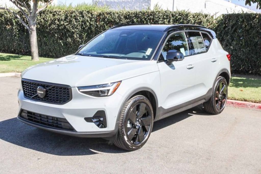 Used 2026 Volvo XC40 B5 Ultra Black Edition SUV
