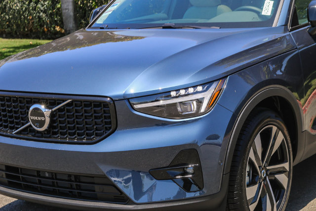 New 2026 Volvo XC40 B5 Plus SUV