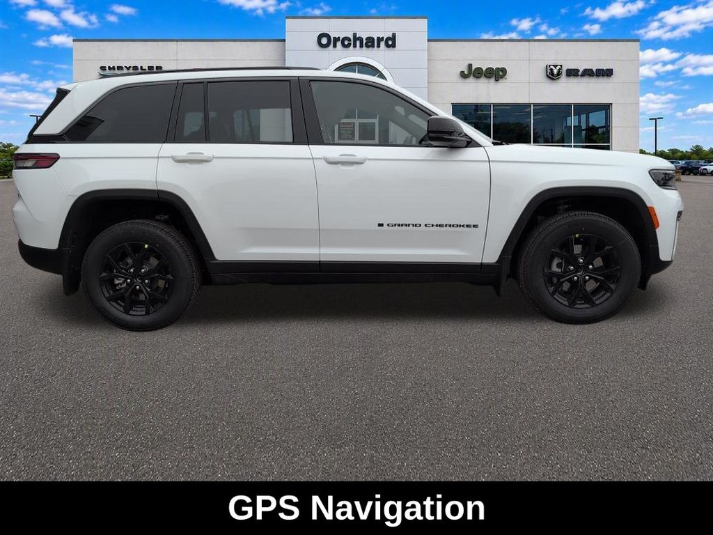 New 2026 Jeep Grand Cherokee LAREDO ALTITUDE 4X4 Sport Utility