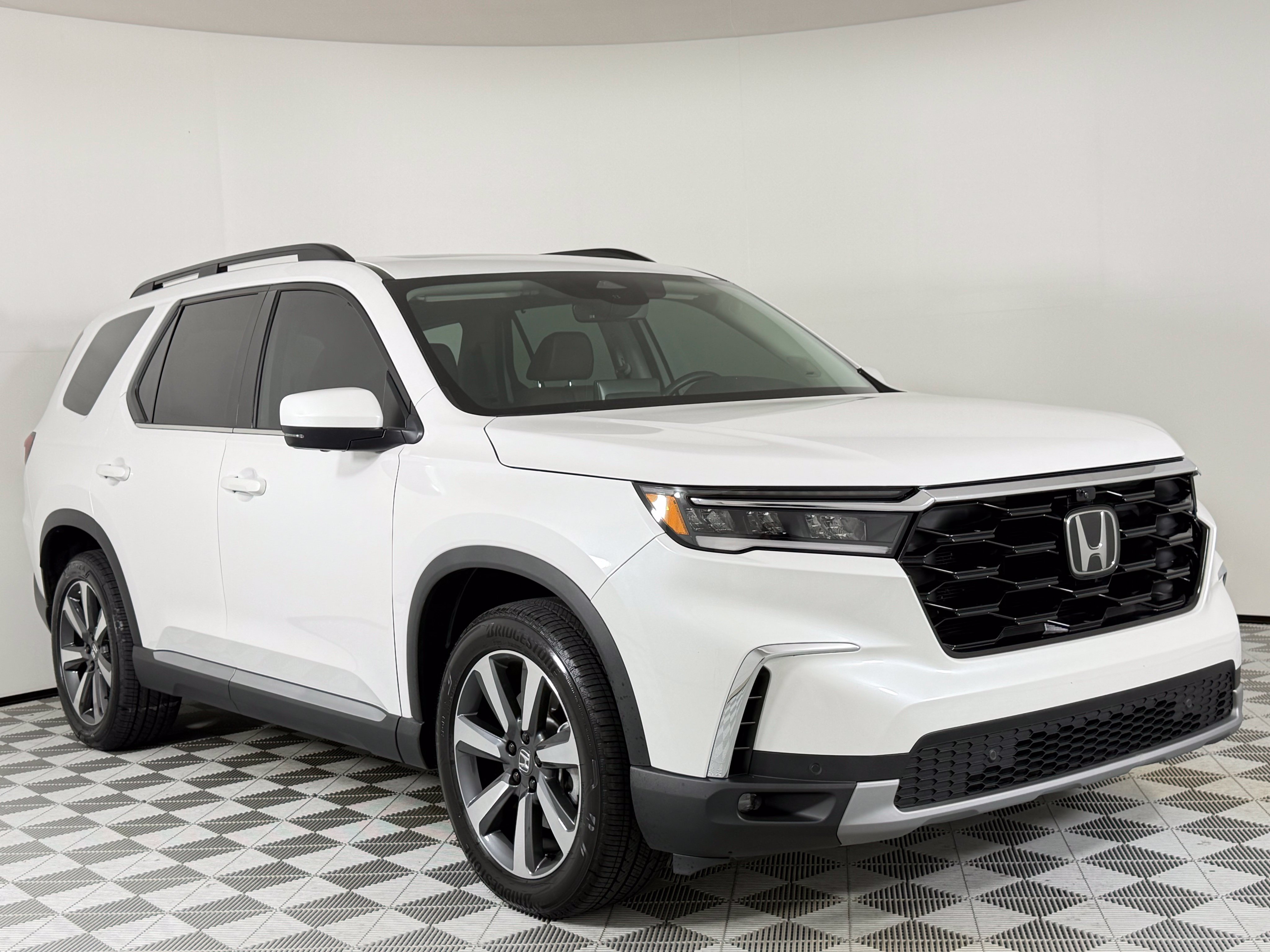 Used 2025 Honda Pilot Elite SUV