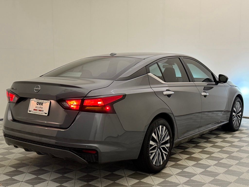 2025 Nissan Altima SV - Photo 12