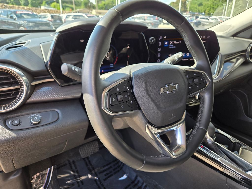 2025 Chevrolet Trax Activ - Photo 13