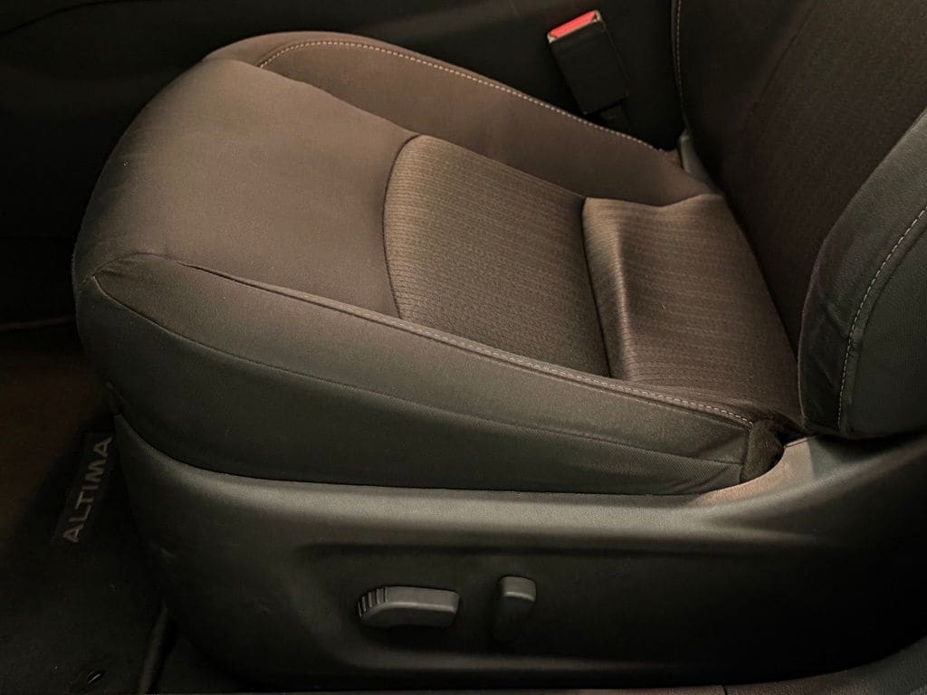 2025 Nissan Altima SV - Photo 17