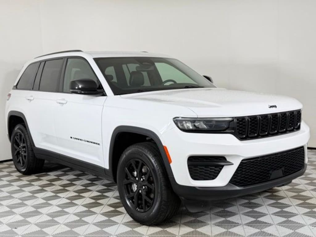 Used 2024 Jeep Grand Cherokee Laredo SUV