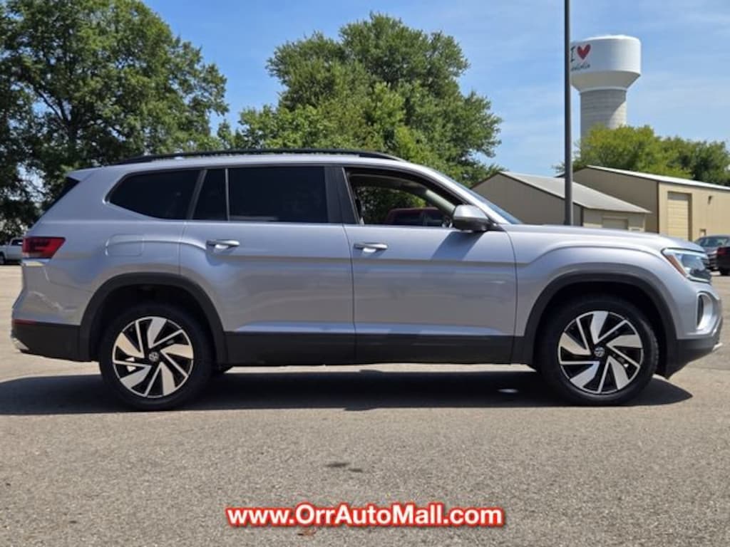 Used 2025 Volkswagen Atlas 2.0T SE w/Technology SUV