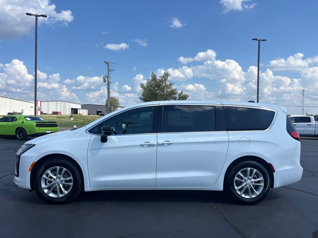 New 2027 Chrysler Pacifica SELECT Passenger Van