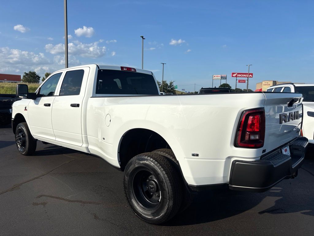 New 2026 Ram 3500 TRADESMAN CREW CAB 4X4 8' BOX Pickup