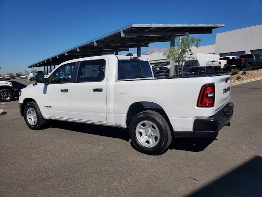 New 2026 Ram 1500 EXPRESS CREW CAB 4X4 5'7 BOX Pickup