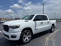 2026 Ram 1500 EXPRESS CREW CAB 4X4 5'7 BOX Pickup
