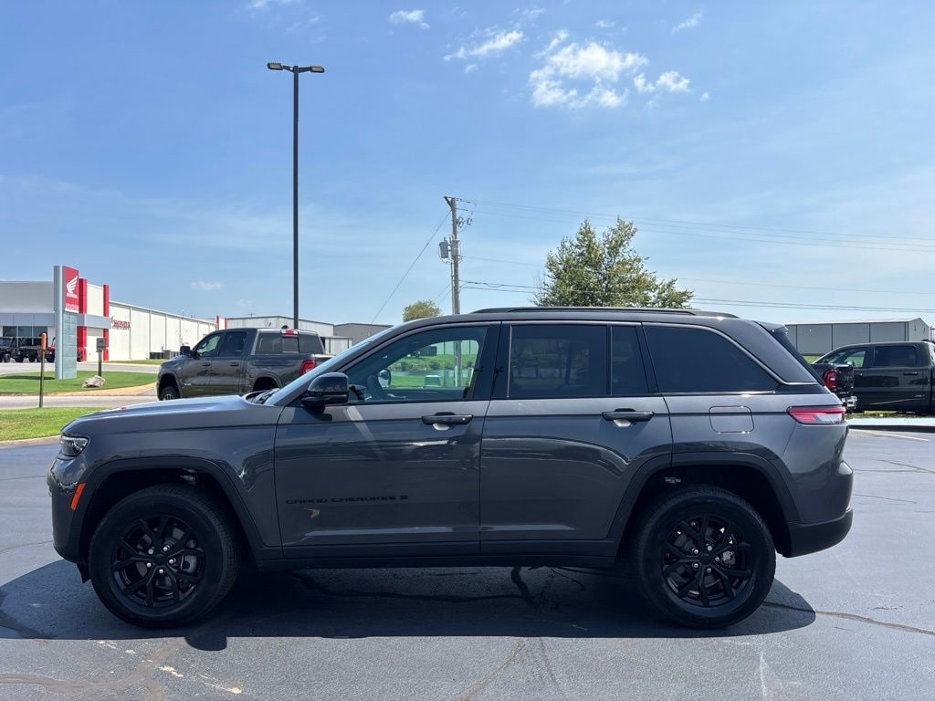 New 2026 Jeep Grand Cherokee LAREDO ALTITUDE 4X4 Sport Utility
