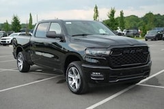 2027 Ram 1500 EXPRESS CREW CAB 4X4 5'7 BOX Pickup