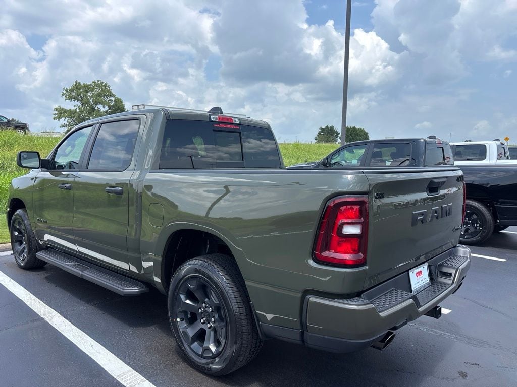 New 2026 Ram 1500 EXPRESS CREW CAB 4X4 5'7 BOX Pickup