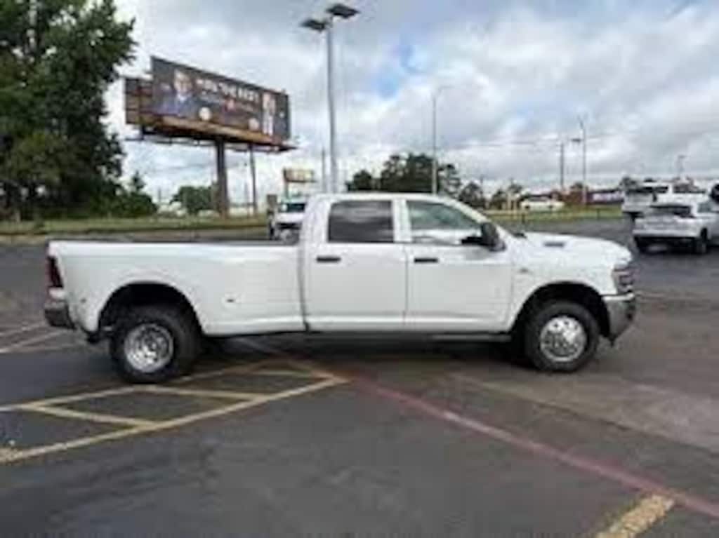New 2027 Ram 3500 TRADESMAN CREW CAB 4X4 8' BOX Pickup