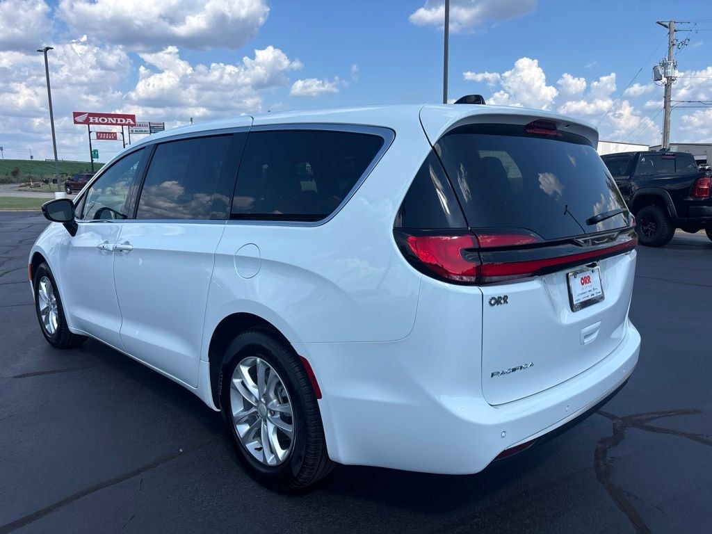 New 2027 Chrysler Pacifica SELECT Passenger Van