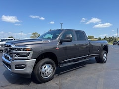 2027 Ram 3500 TRADESMAN CREW CAB 4X4 8' BOX Pickup