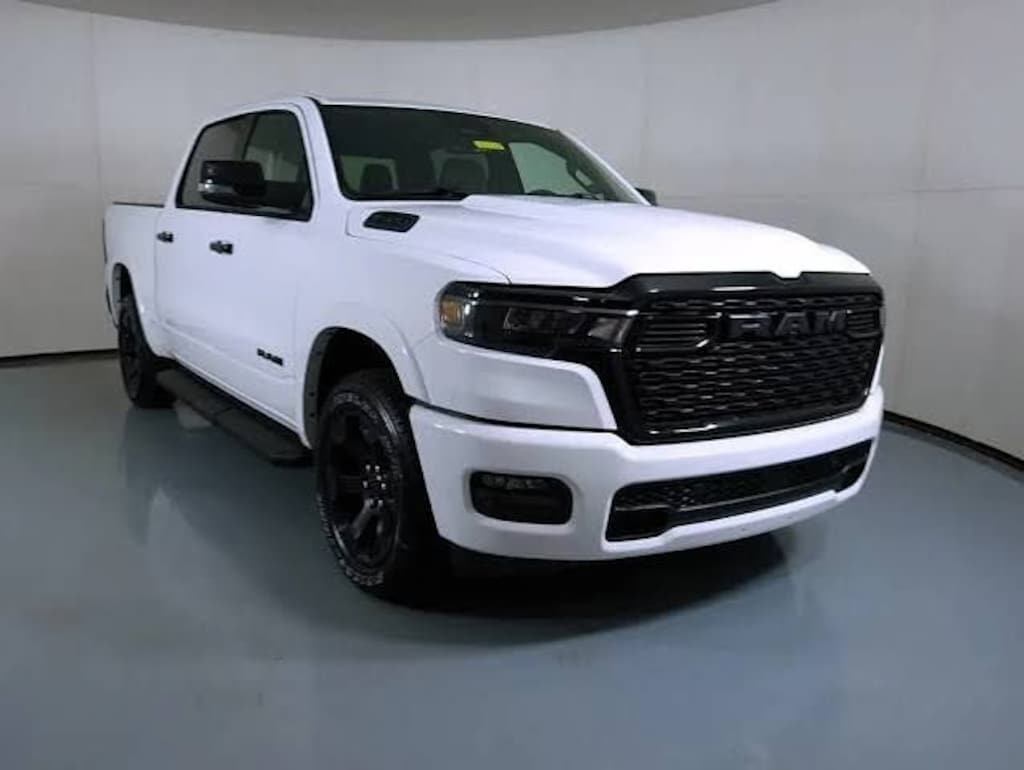 New 2026 Ram 1500 EXPRESS CREW CAB 4X4 5'7 BOX Pickup