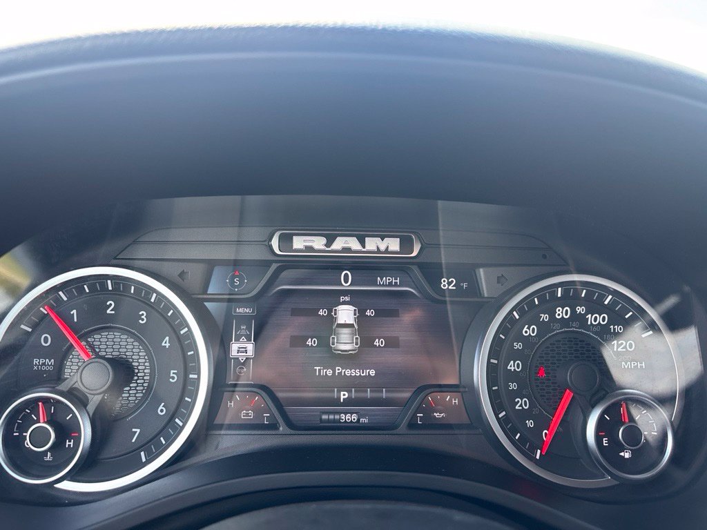 2026 RAM 1500 Express - Photo 12