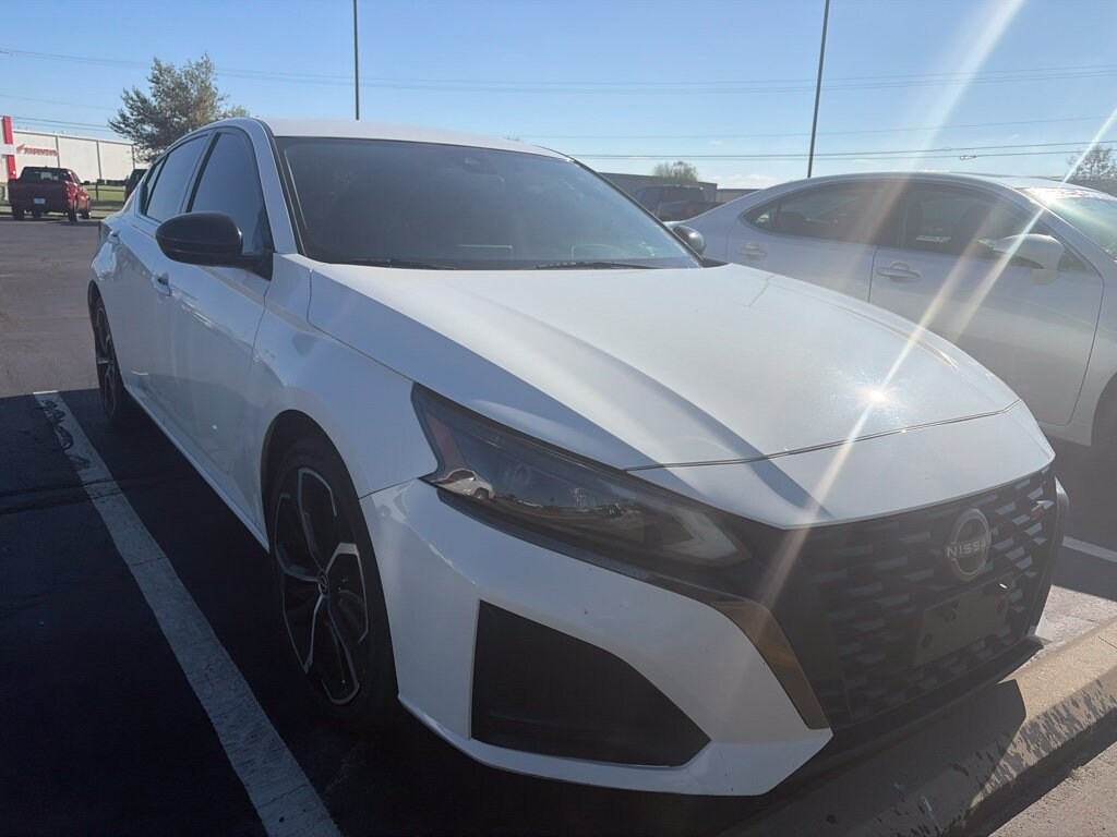 Used 2023 Nissan Altima 2.5 SR Sedan