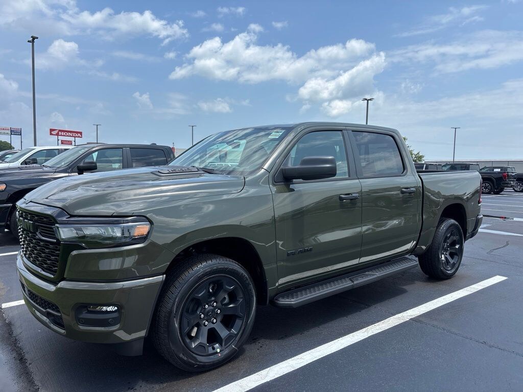 New 2026 Ram 1500 EXPRESS CREW CAB 4X4 5'7 BOX Pickup