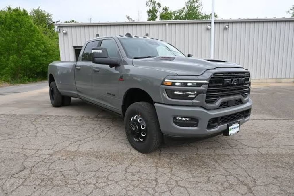 New 2026 Ram 3500 LARAMIE CREW CAB 4X4 8' BOX Pickup
