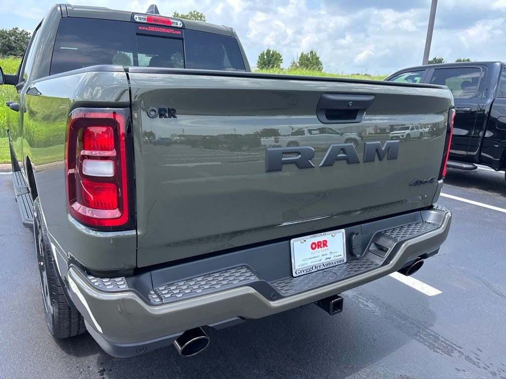 New 2026 Ram 1500 EXPRESS CREW CAB 4X4 5'7 BOX Pickup