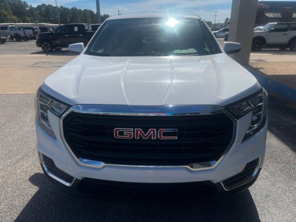Used 2024 GMC Terrain SLE SUV