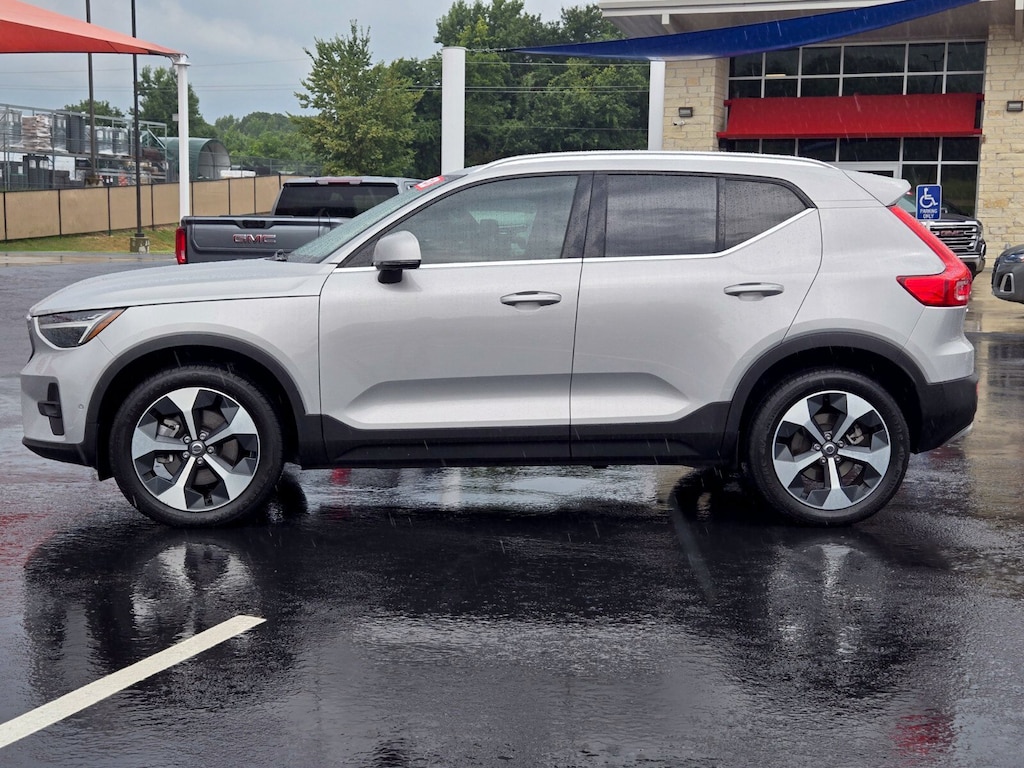 Used 2024 Volvo XC40 Plus Bright Theme