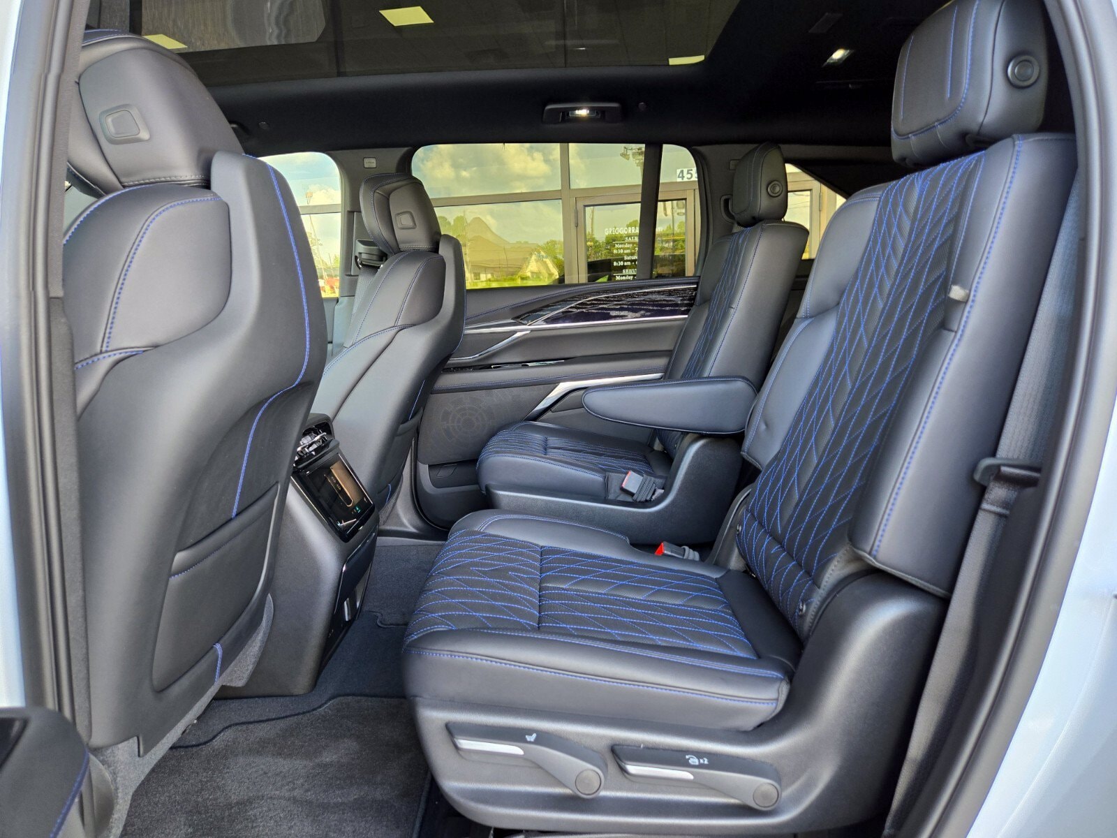 2026 Cadillac Escalade IQ Sport - Photo 10