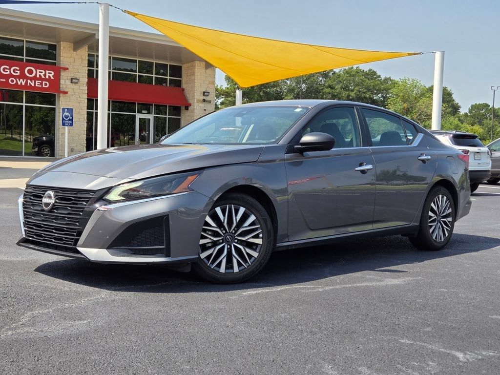 Used 2025 Nissan Altima SV
