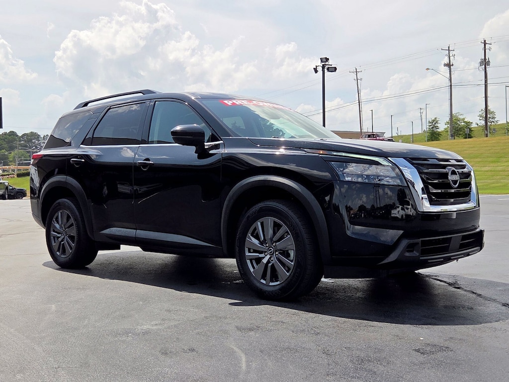 Used 2025 Nissan Pathfinder SV