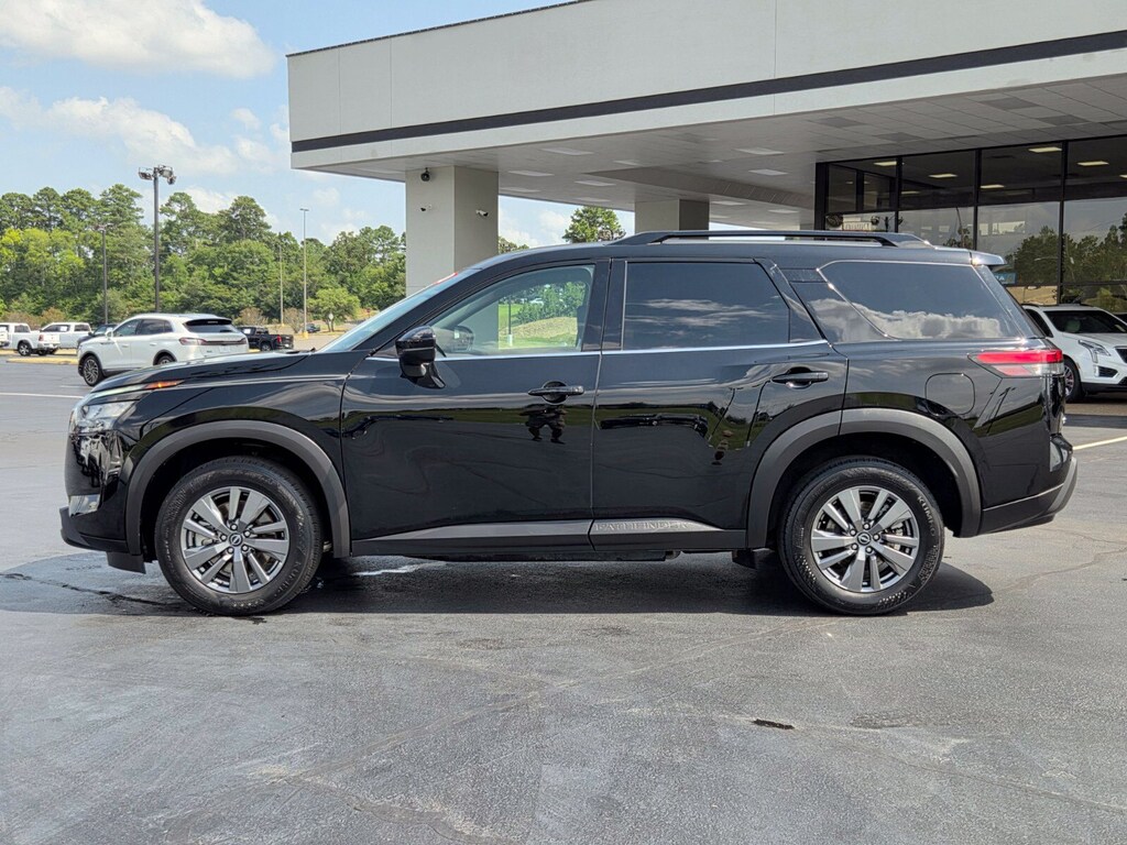 Used 2025 Nissan Pathfinder SV