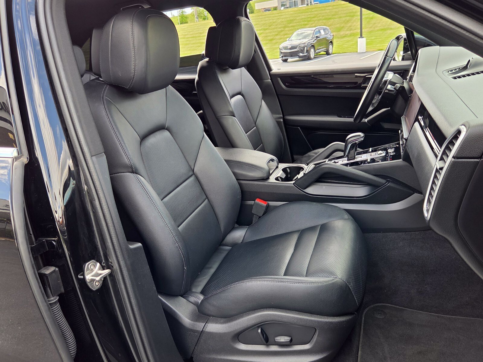 2022 Porsche Cayenne Base - Photo 17