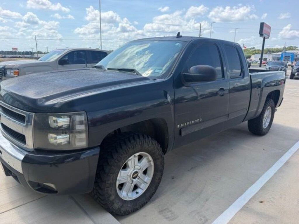 Used 2009 Chevrolet Silverado 1500 LT Truck