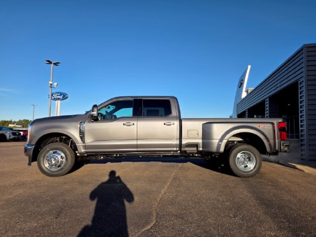 New 2027 Ford F-350 Truck Crew Cab