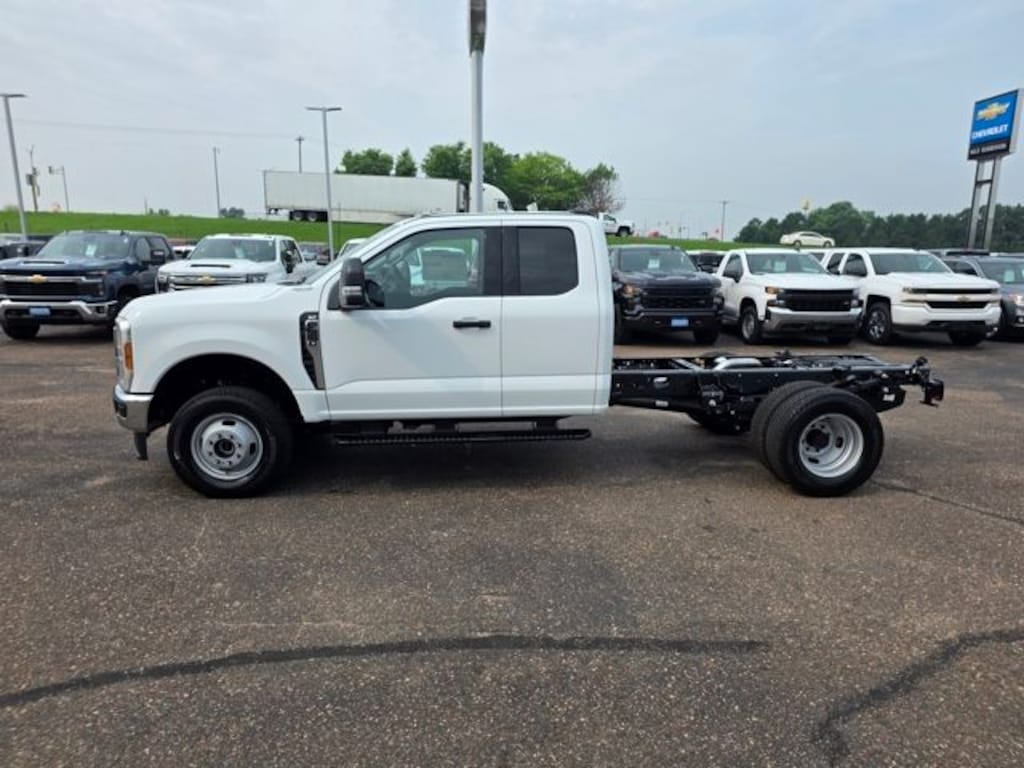 New 2025 Ford F-350SD XLT Chassis