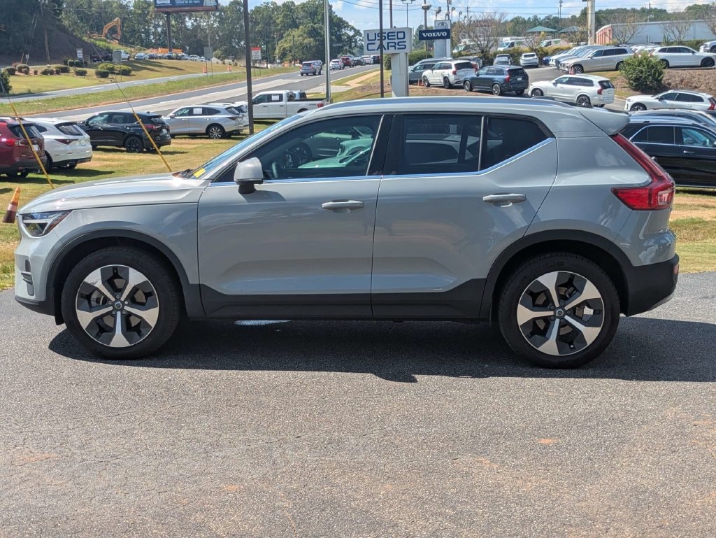 Certified 2024 Volvo XC40 B5 Core SUV