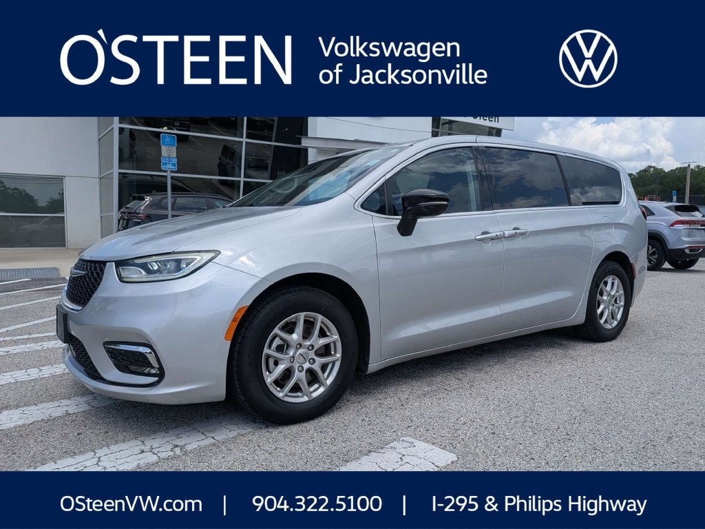 Used 2024 Chrysler Pacifica Touring L Minivan/Van
