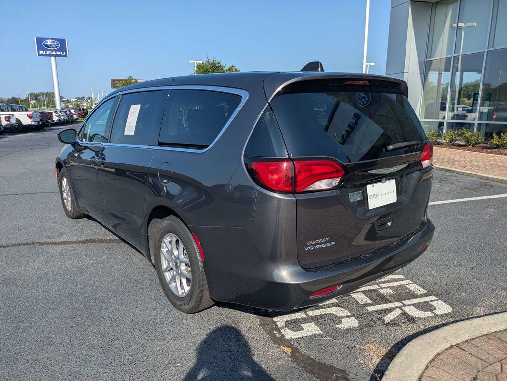 2023 Chrysler Voyager LX - Photo 7