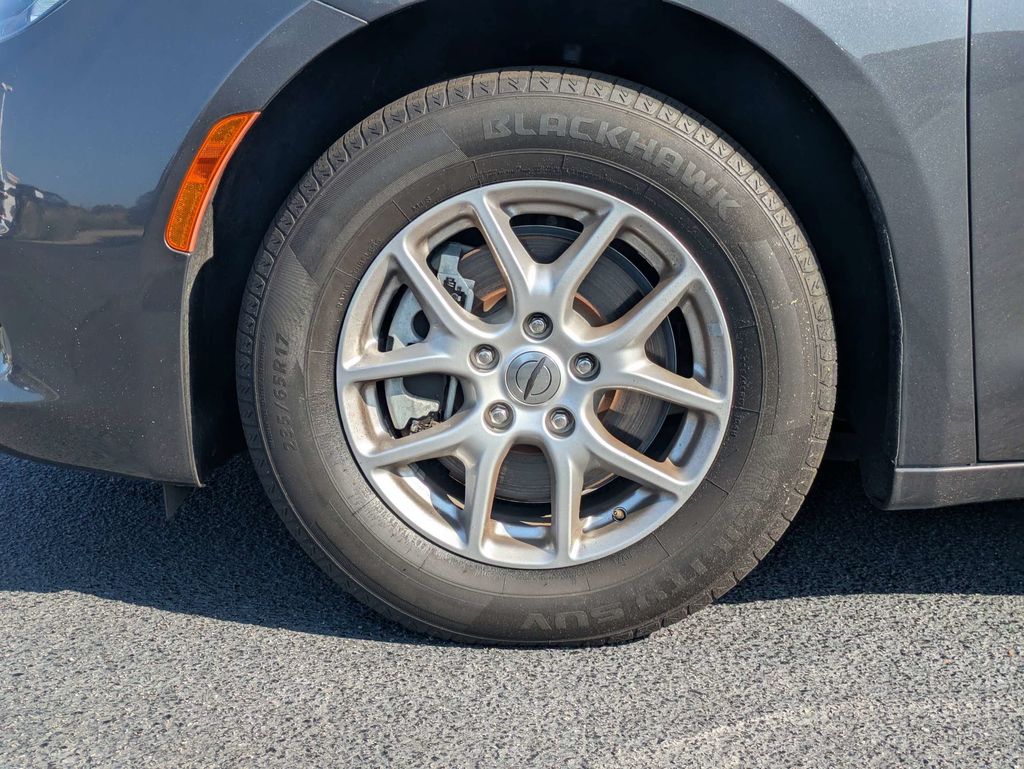 2023 Chrysler Voyager LX - Photo 12