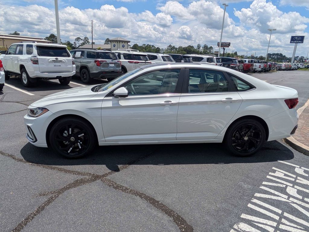 2026 Volkswagen Jetta SE - Photo 8