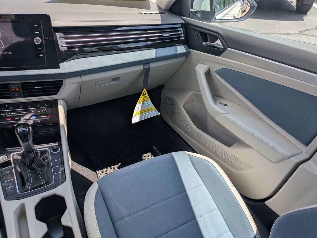 2026 Volkswagen Jetta SE - Photo 16