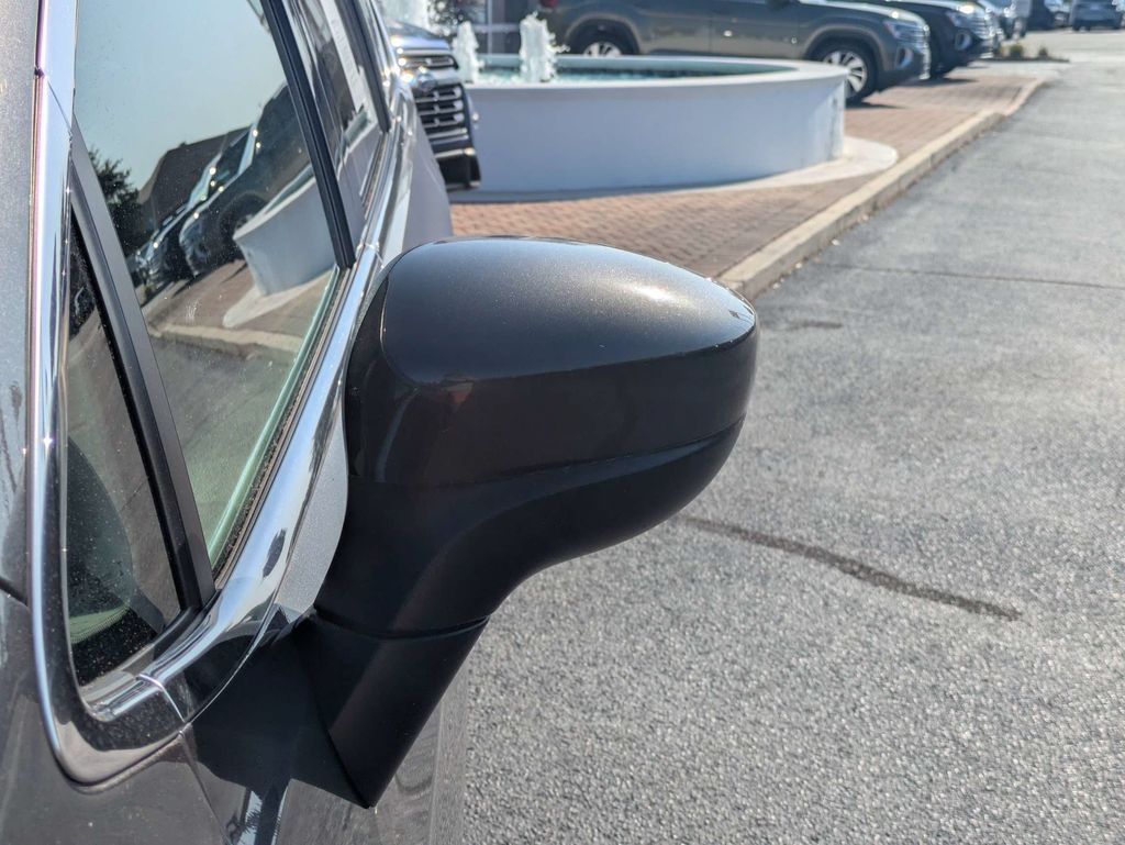 2023 Chrysler Voyager LX - Photo 13