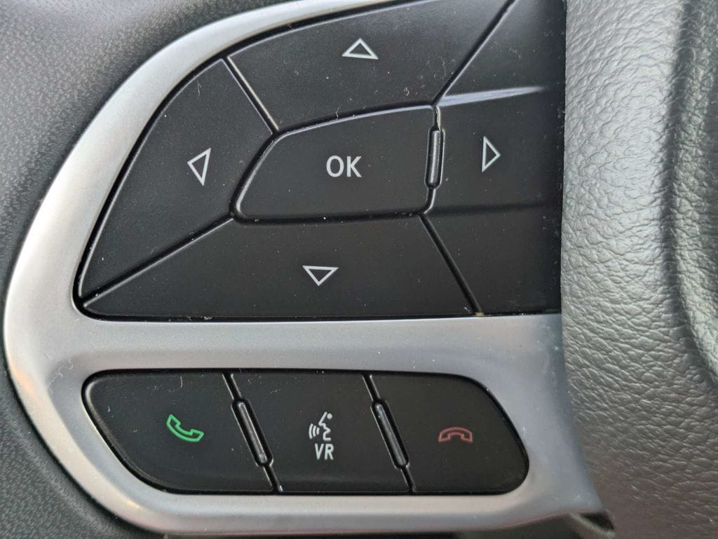 2023 Chrysler Voyager LX - Photo 26