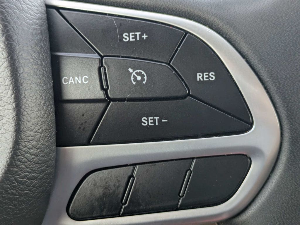 2023 Chrysler Voyager LX - Photo 27