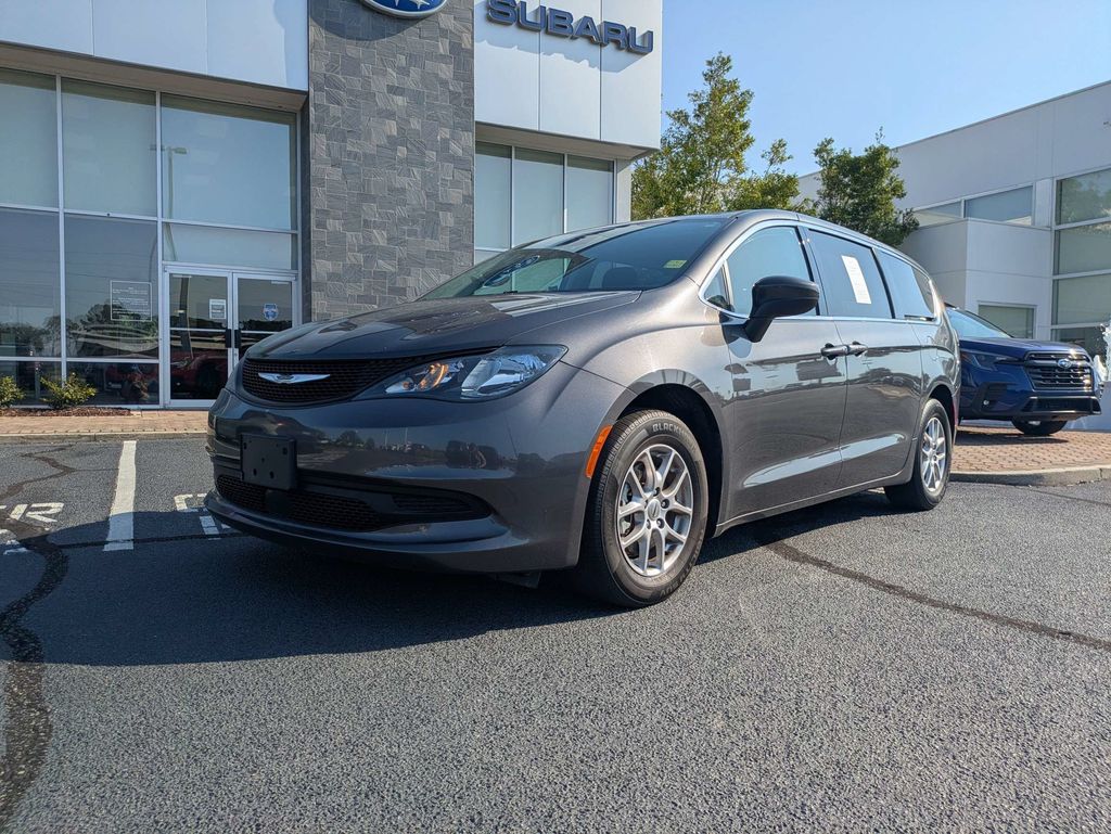 2023 Chrysler Voyager LX - Photo 9