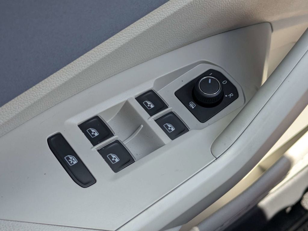 2026 Volkswagen Jetta SE - Photo 24