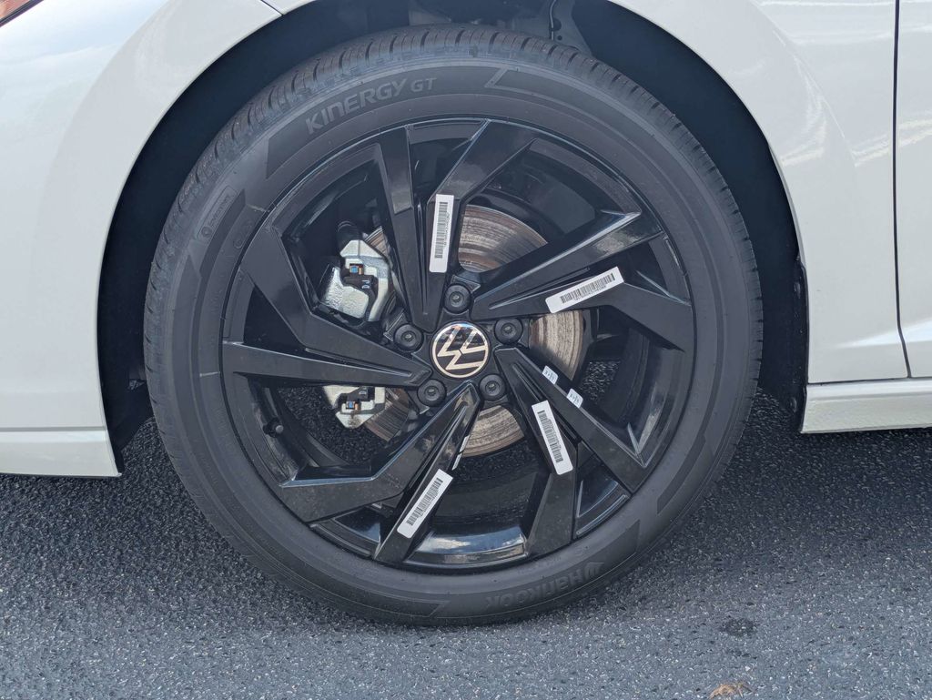 2026 Volkswagen Jetta SE - Photo 12